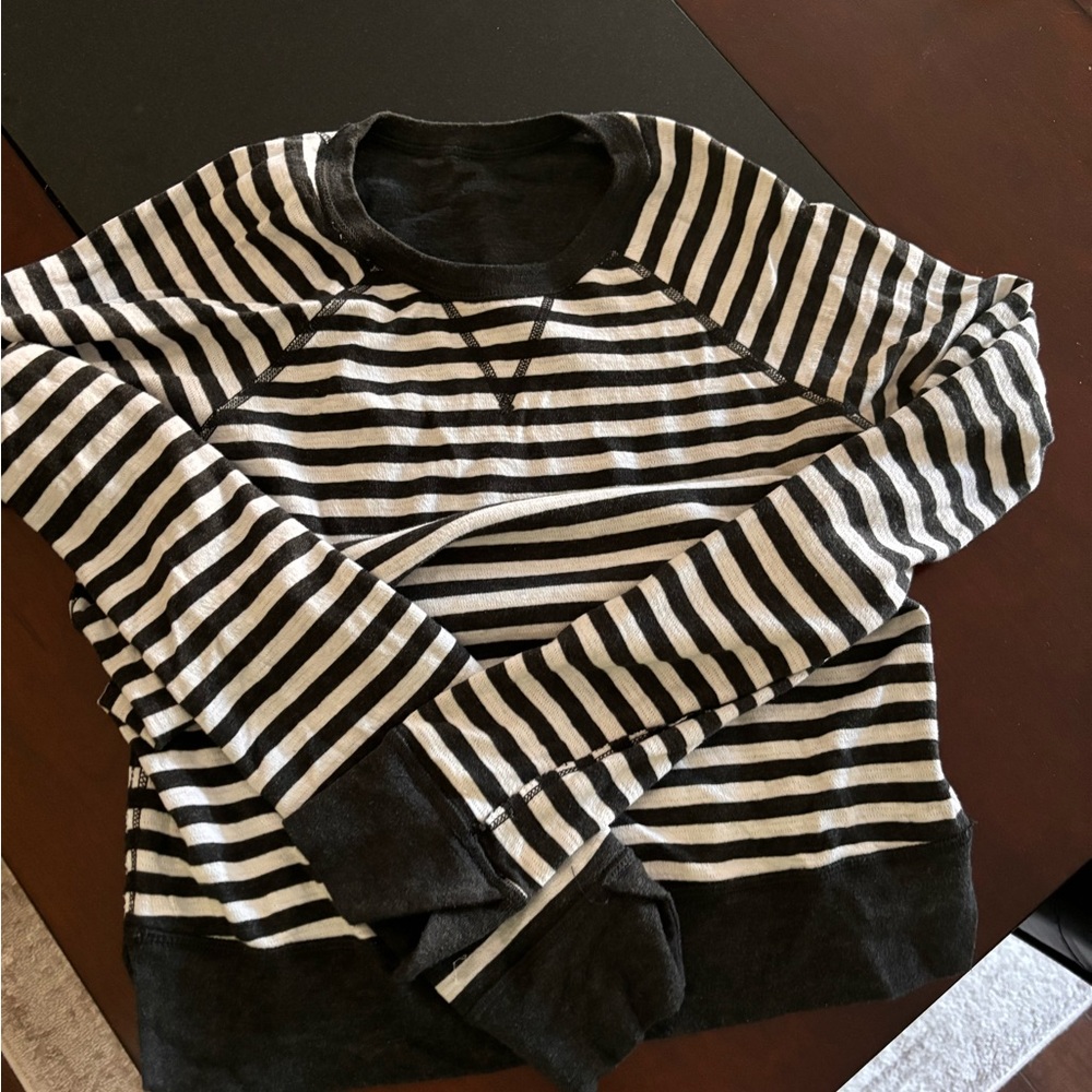 Lululemon sweatshirt, reversible size 6